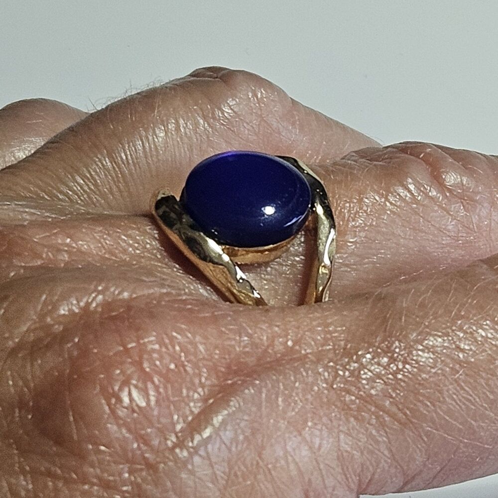 Gold Tone Round Blue Faux Stone Ring Size 8.5 - Picture 5 of 12